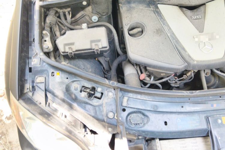 Used Mercedes-Benz GL-Class  Engine Bay Right