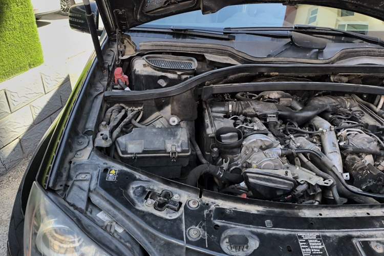 Used Mercedes-Benz GL-Class  Engine Bay Right