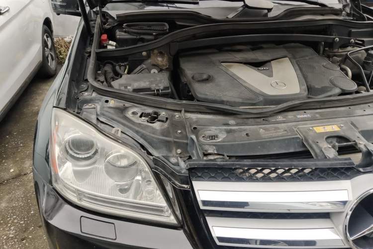 Used Mercedes-Benz GL-Class  Engine Bay Right