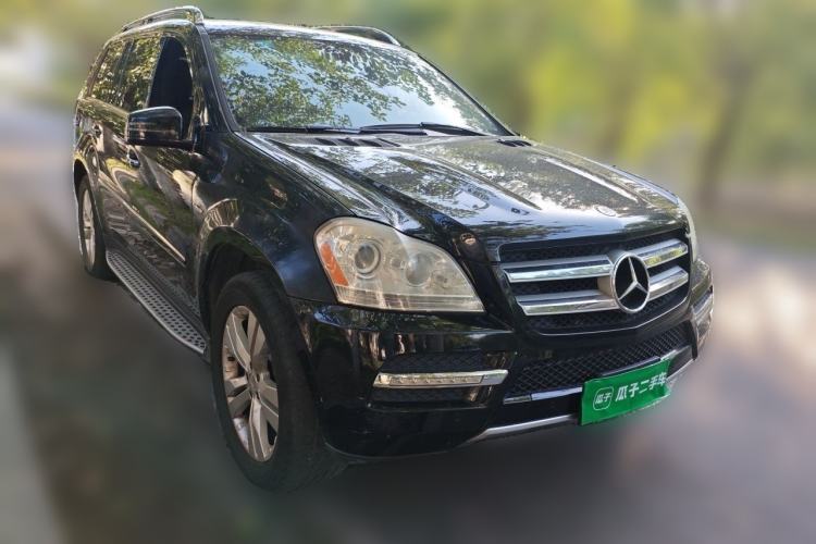 Used Mercedes-Benz GL-Class  Front Right 45 Deg