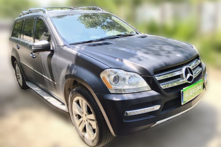 Used Mercedes-Benz GL-Class  Front Right 45 Deg