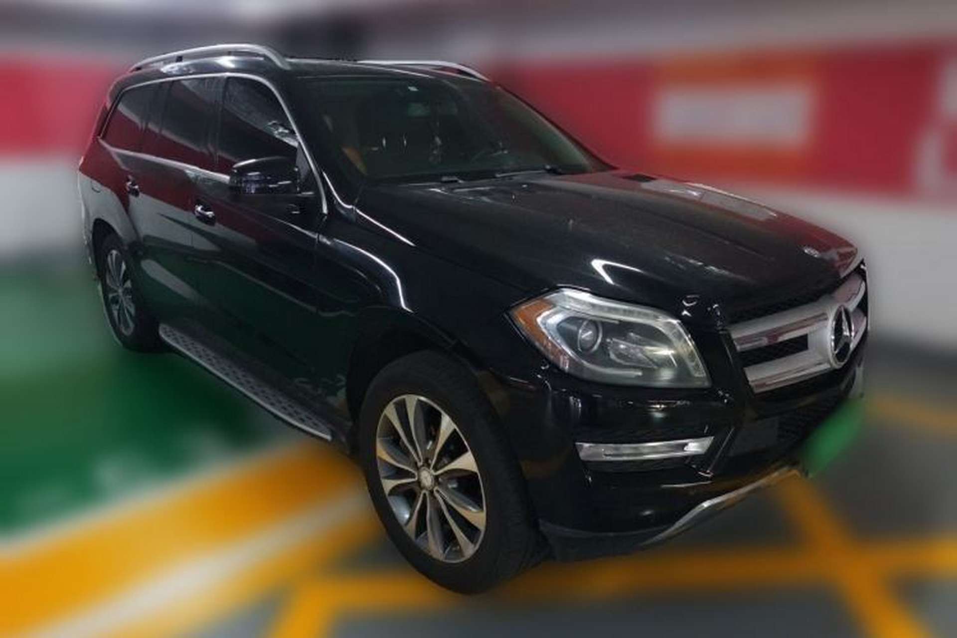 Used Mercedes-Benz GL-Class  Front Right 45 Deg