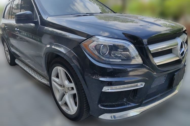 Used Mercedes-Benz GL-Class  Front Right 45 Deg