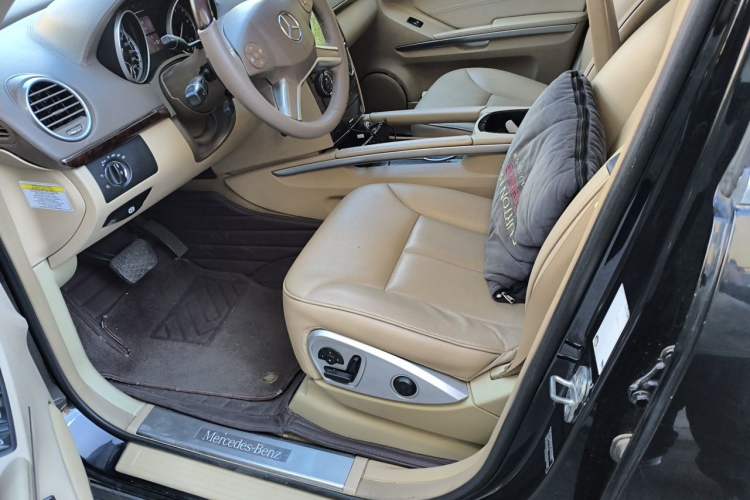 Used Mercedes-Benz GL-Class  Left Front Seat