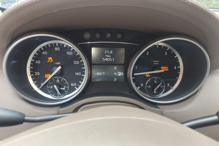 Used Mercedes-Benz GL-Class  Odometer Close Up