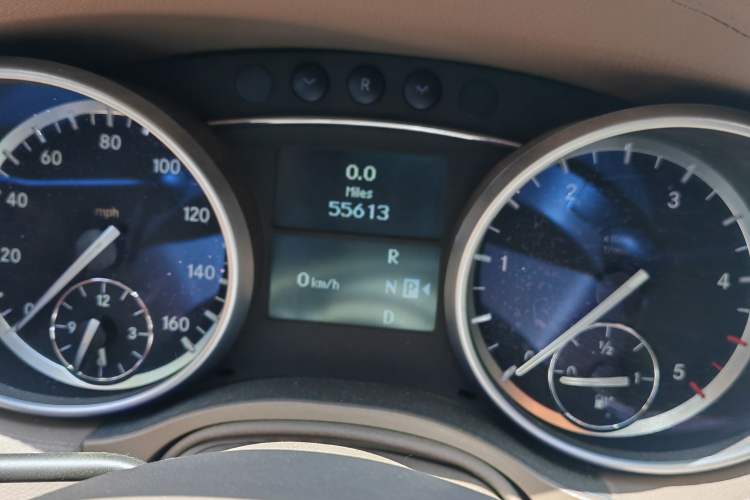 Used Mercedes-Benz GL-Class  Odometer Close Up