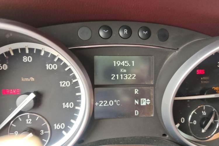 Used Mercedes-Benz GL-Class  Odometer Close Up