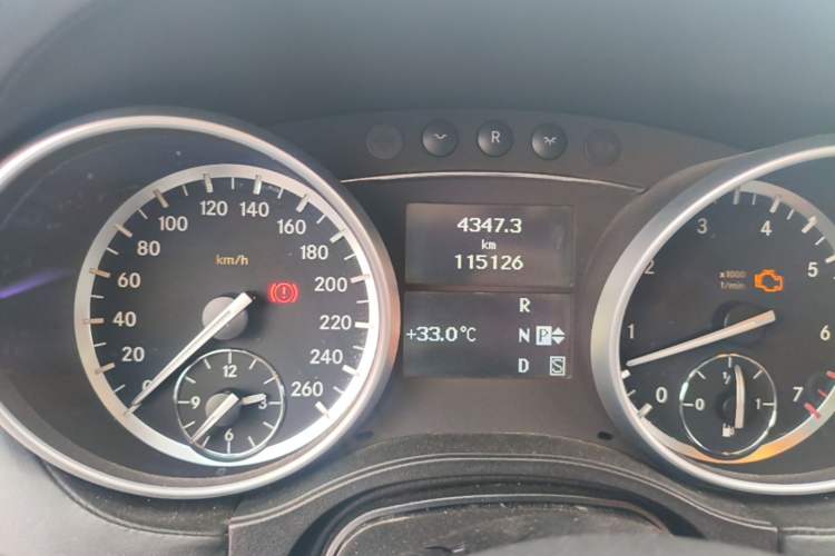 Used Mercedes-Benz GL-Class  Odometer Close Up