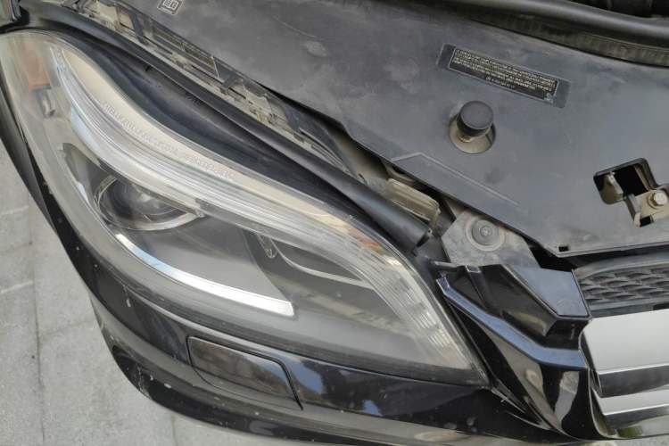 Used Mercedes-Benz GL-Class  Right Front Headlight