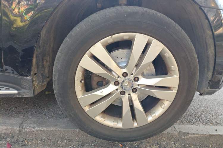 Used Mercedes-Benz GL-Class  Right Front Wheel Hub