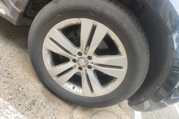 Used Mercedes-Benz GL-Class  Right Front Wheel Hub