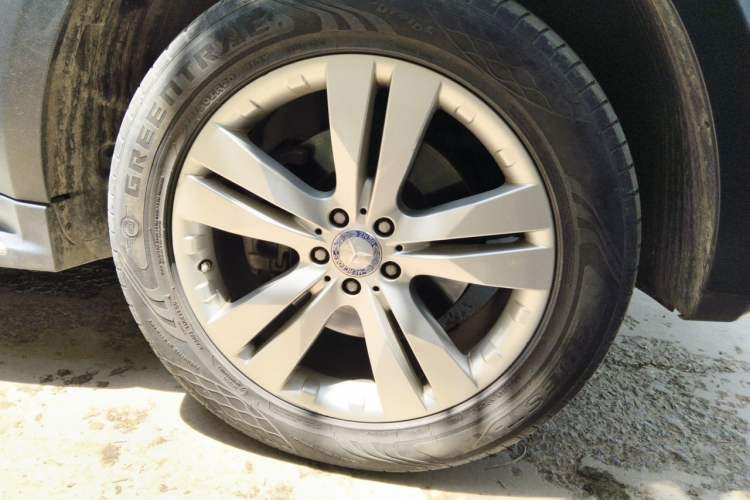 Used Mercedes-Benz GL-Class  Right Front Wheel Hub