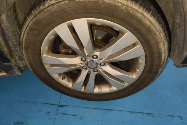Used Mercedes-Benz GL-Class  Right Front Wheel Hub
