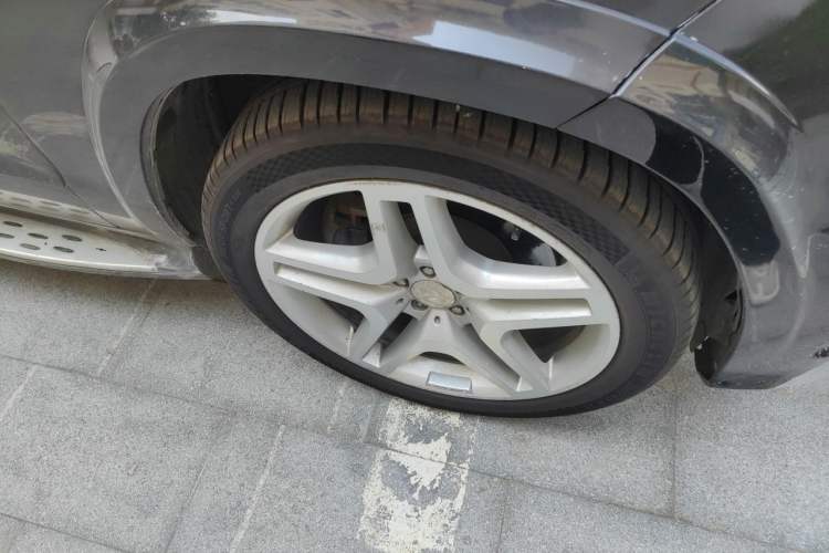 Used Mercedes-Benz GL-Class  Right Front Wheel Hub