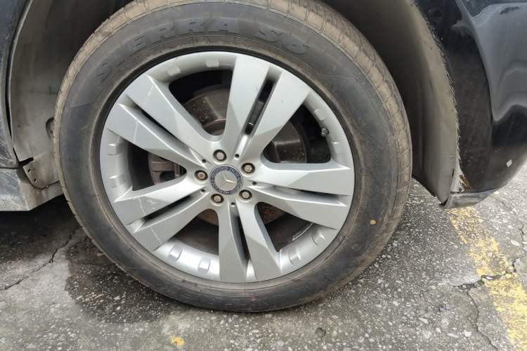 Used Mercedes-Benz GL-Class  Right Front Wheel Hub