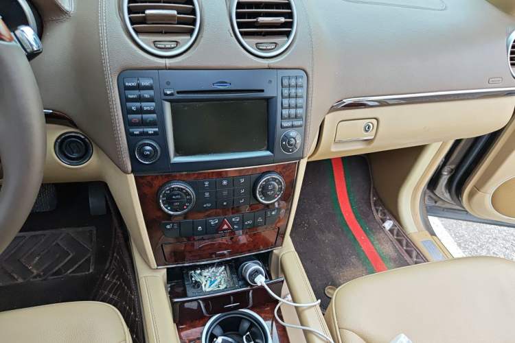 Used Mercedes-Benz GL-Class  Audio And AC Panel