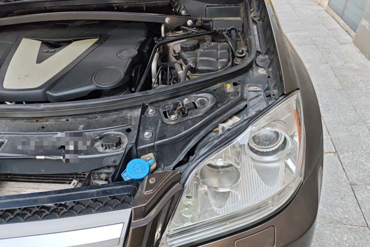 Used Mercedes-Benz GL-Class  Engine Bay Left