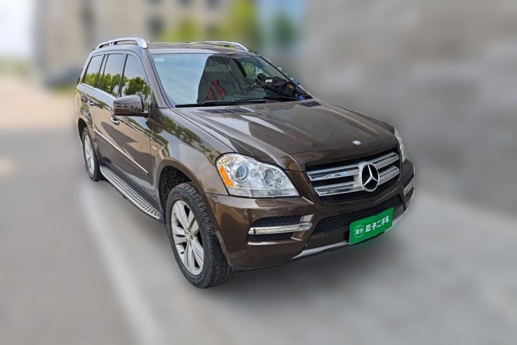 Used Mercedes-Benz GL-Class  Front Right 45 Deg