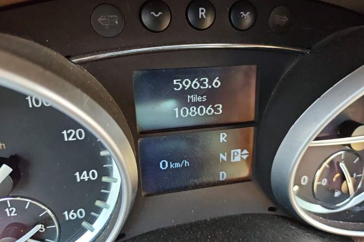 Used Mercedes-Benz GL-Class  Odometer Close Up
