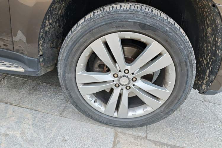 Used Mercedes-Benz GL-Class  Right Front Wheel Hub