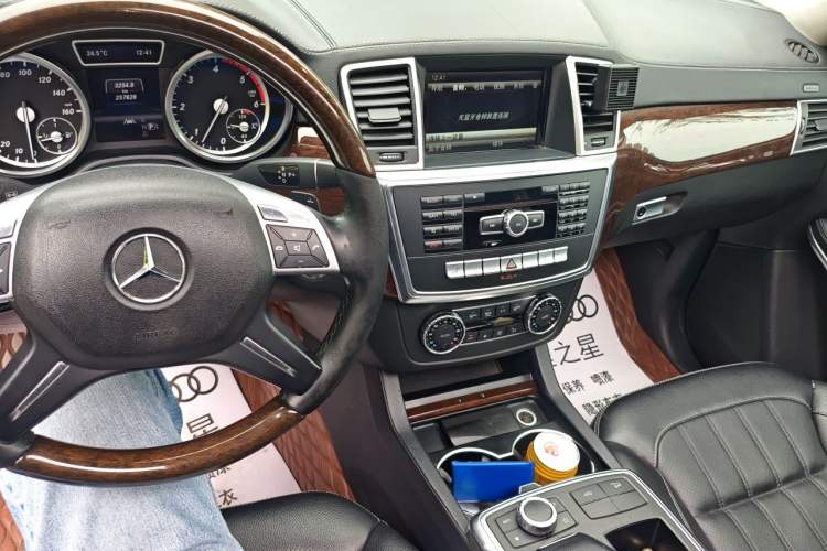 Used Mercedes-Benz GL-Class  Audio And AC Panel