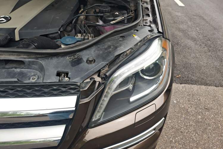 Used Mercedes-Benz GL-Class  Engine Bay Left