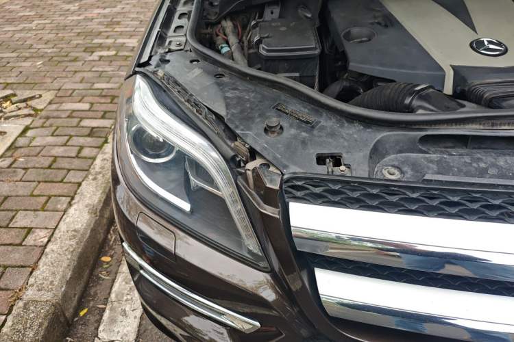 Used Mercedes-Benz GL-Class  Engine Bay Right