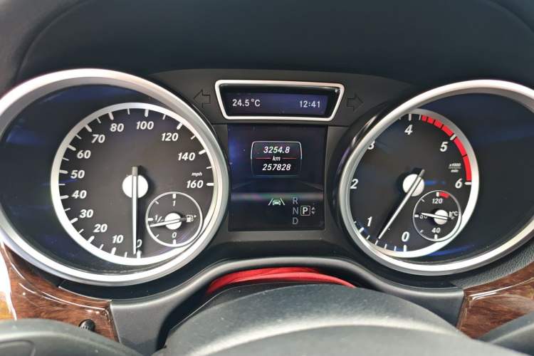 Used Mercedes-Benz GL-Class  Odometer Close Up