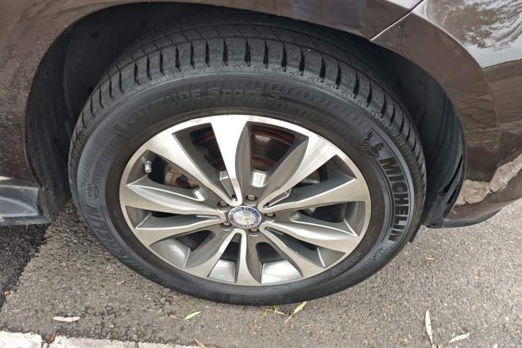 Used Mercedes-Benz GL-Class  Right Front Wheel Hub