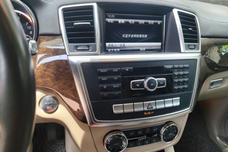 Used Mercedes-Benz GL-Class  Audio And AC Panel