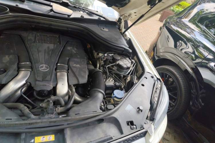 Used Mercedes-Benz GL-Class  Engine Bay Left