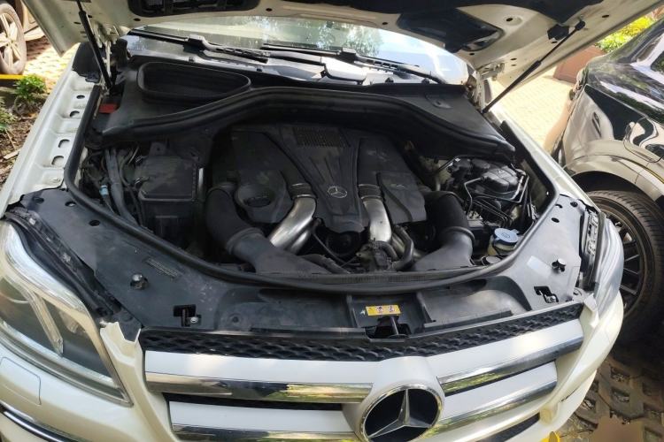 Used Mercedes-Benz GL-Class  Engine Bay