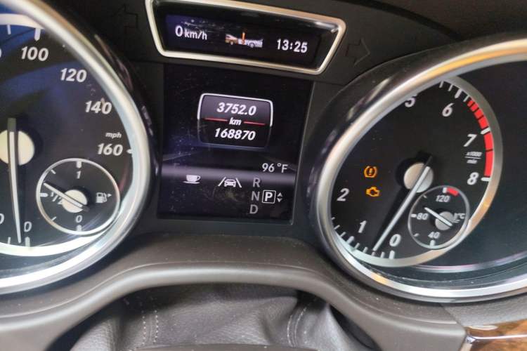 Used Mercedes-Benz GL-Class  Odometer Close Up