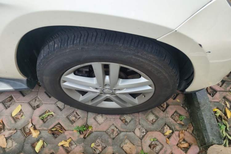 Used Mercedes-Benz GL-Class  Right Front Wheel Hub
