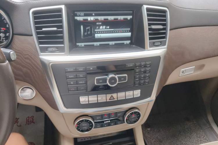 Used Mercedes-Benz GL-Class 2013 GL 500 4MATIC Audio And AC Panel