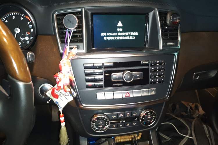 Used Mercedes-Benz GL-Class 2013 GL 500 4MATIC Audio And AC Panel