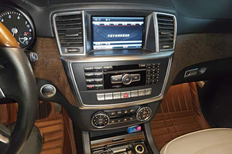 Used Mercedes-Benz GL-Class 2013 GL 500 4MATIC Audio And AC Panel