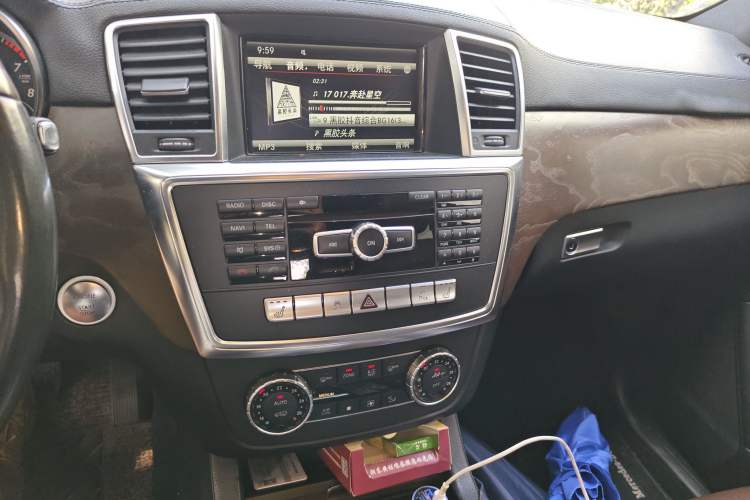 Used Mercedes-Benz GL-Class 2013 GL 500 4MATIC Audio And AC Panel