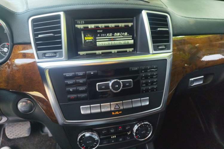 Used Mercedes-Benz GL-Class  Audio And AC Panel