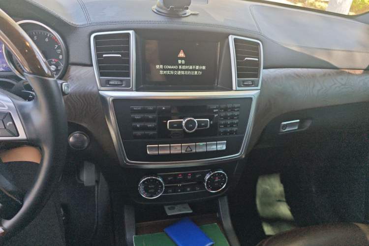 Used Mercedes-Benz GL-Class 2013 GL 500 4MATIC Audio And AC Panel