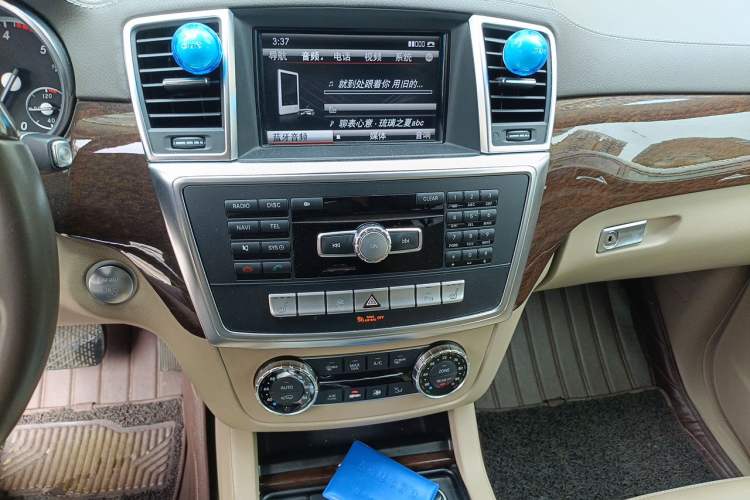 Used Mercedes-Benz GL-Class  Audio And AC Panel