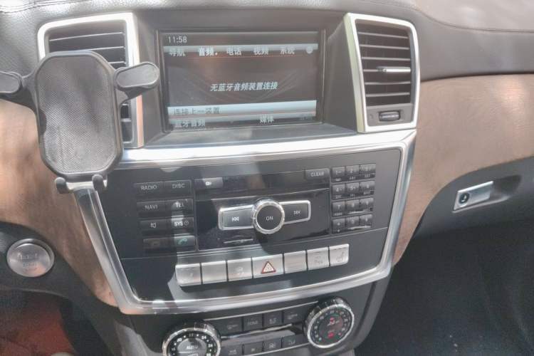 Used Mercedes-Benz GL-Class 2013 GL 500 4MATIC Audio And AC Panel