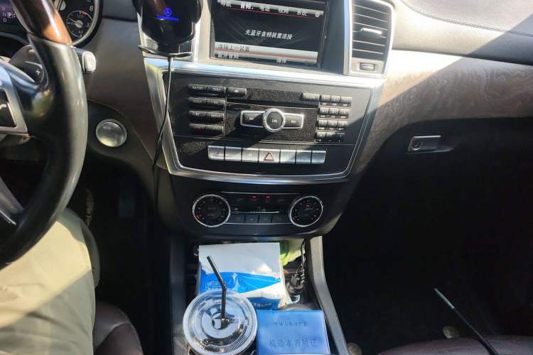 Used Mercedes-Benz GL-Class 2013 GL 500 4MATIC Audio And AC Panel