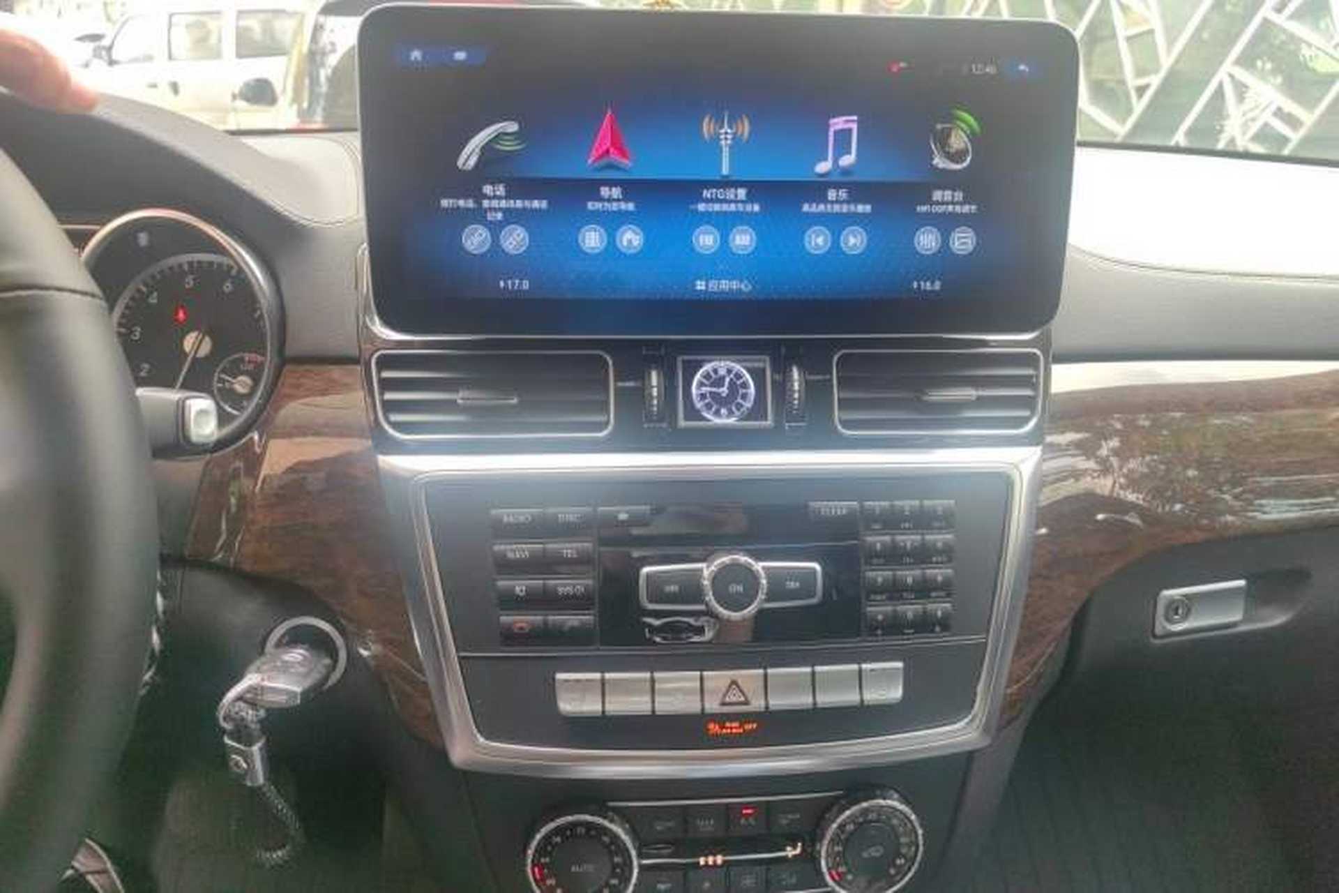 Used Mercedes-Benz GL-Class  Audio And AC Panel