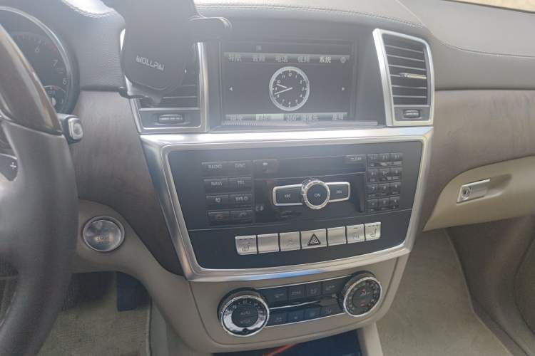 Used Mercedes-Benz GL-Class 2013 GL 500 4MATIC Audio And AC Panel