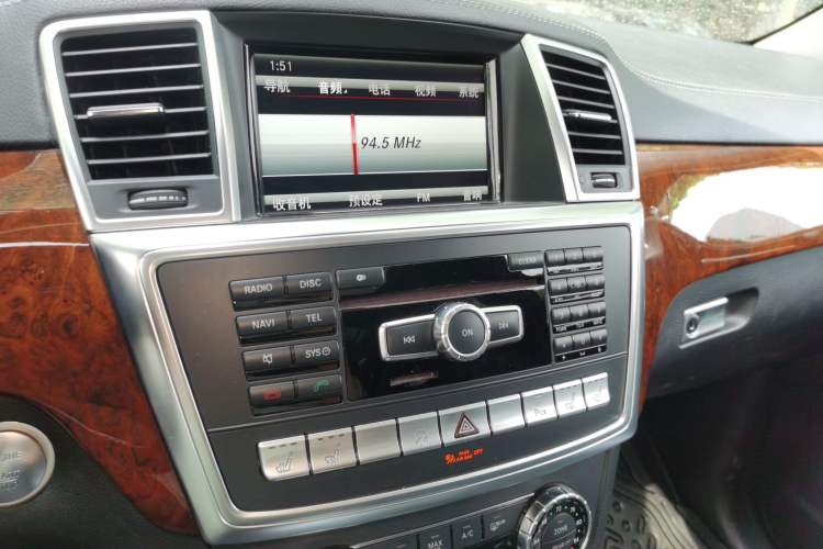 Used Mercedes-Benz GL-Class  Audio And AC Panel