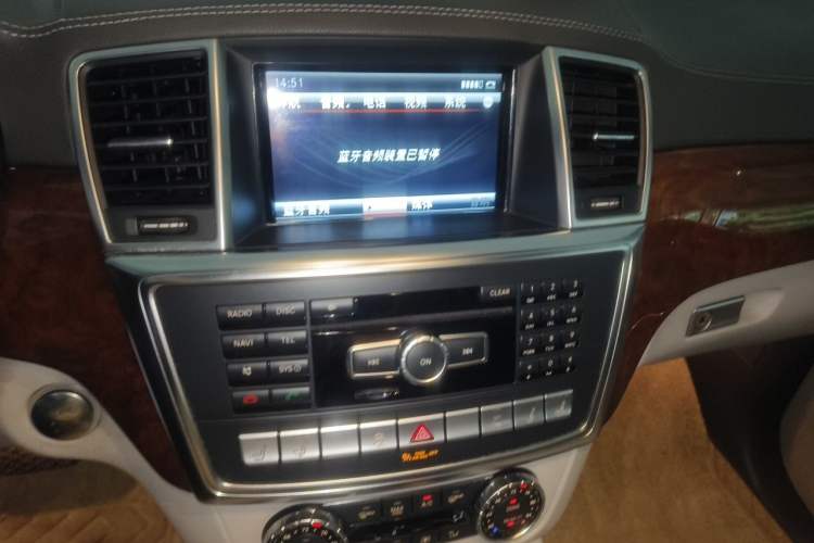 Used Mercedes-Benz GL-Class 2013 GL 500 4MATIC Audio And AC Panel