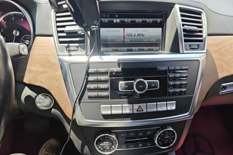 Used Mercedes-Benz GL-Class 2013 GL 500 4MATIC Audio And AC Panel