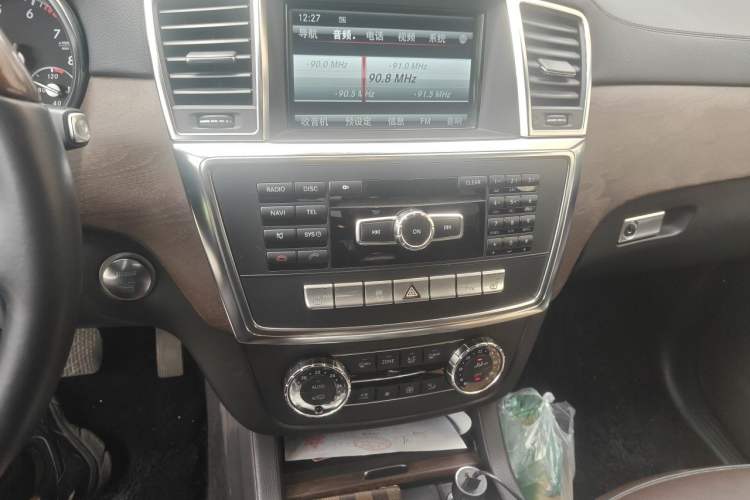 Used Mercedes-Benz GL-Class 2013 GL 500 4MATIC Audio And AC Panel