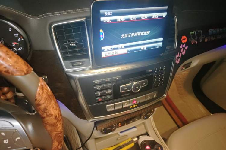 Used Mercedes-Benz GL-Class  Audio And AC Panel